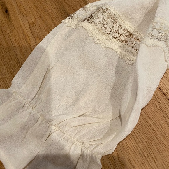 Reformation deep v blouse with tie - Picture 3 of 7